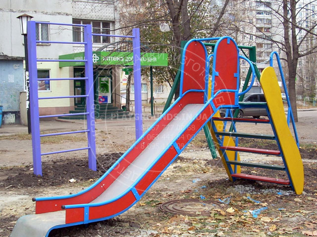 Детская горка во дворе Детская горка во дворе